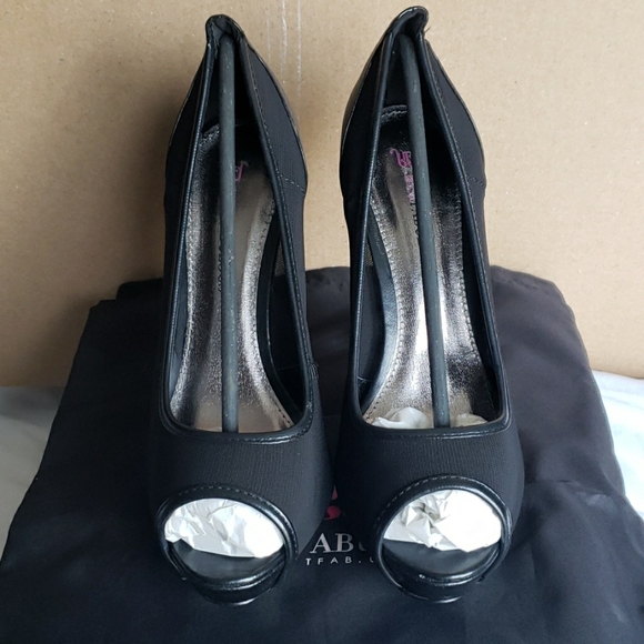 High Heel Shoes - Picture 1 of 8